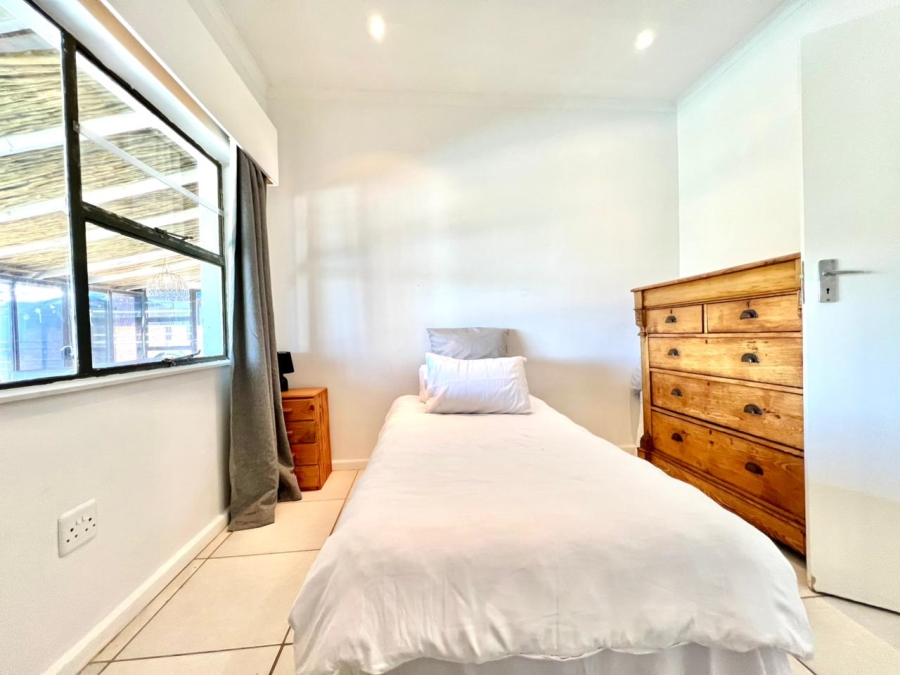 5 Bedroom Property for Sale in Paradise Beach Eastern Cape